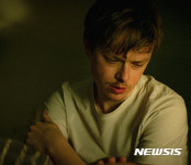 [리뷰]곰과 순록, 행복이란 무엇인가…투 러버스 앤 베어