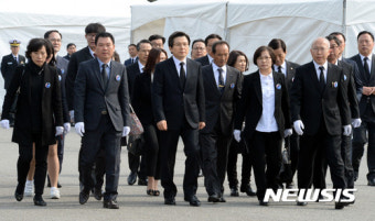 서해수호의 날 기념식 참석하는 황교안 권한대행