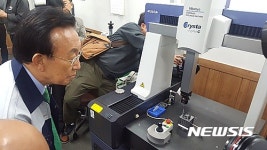 경산 자동차부품제조공장 찾은 김관용