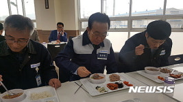 경산 자동차부품제조공장 찾은 김관용