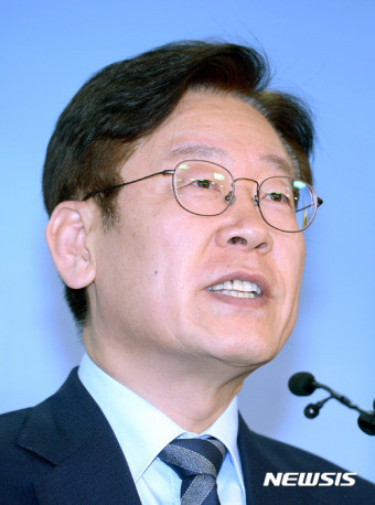 정세 관련 기자회견 하는 이재명 성남시장