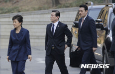 박 전 대통령과 경호원