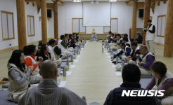 백담사 템플스테이 체험하는 아시아기자협회 기자들