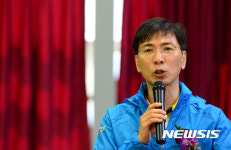 축사하는 안희정 충남지사