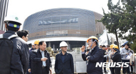 월계문화체육센터 건설현장을 방문한 김성환 노원구청장