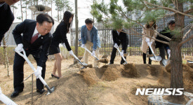 인사혁신처, 세종이전 개청 1주년 기념식수