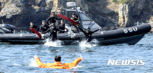 해군 1함대 바다 인명구조 훈련