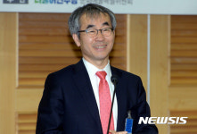 인사말 하는 윤철호 대한출판문화협회장