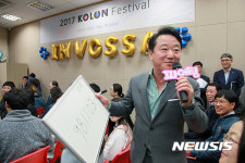 이웅열 회장, 코오롱생명과학 충주공장 방문
