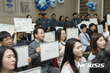 이웅열 회장, 코오롱생명과학 충주공장 방문
