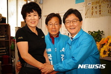의성 염매시장 찾은 유승민 대선후보