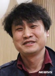 제35회 경남연극제 연출상을 받은 진해 극단 고도의 유철