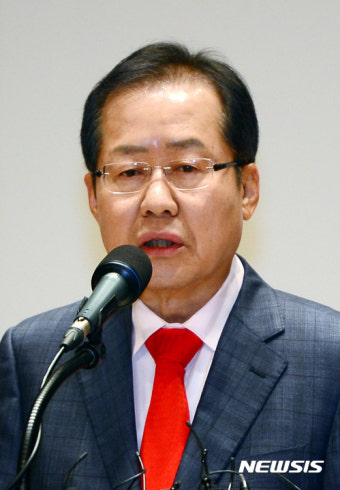 퇴임사하는 홍준표