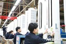 [르포]캐리어에어컨 공장은 풀가동 中…흠결없는 완벽 제품위해 땀 뻘뻘