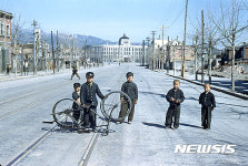 6·25 종군기자 존 리치 ‘전쟁과 일상, 그리고 희망’ 사진들