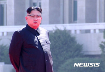 여명거리 준공식 참석한 김정은