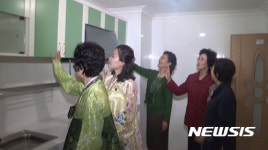 북한 여명거리 입주 시작