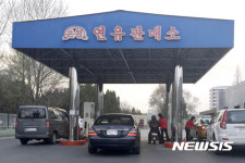 판매제한 주장이 제기되는 북한 평양 주유소
