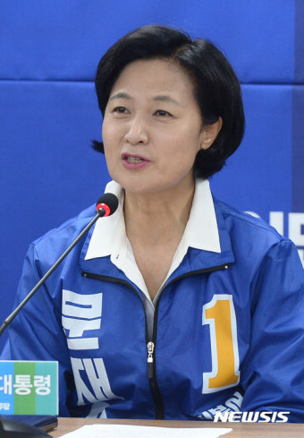 인사말 하는 추미애 상임선대위원장
