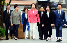 대한노인회 찾은 김정숙 여사