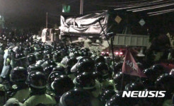 성주골프장 향하는 사드 장비들