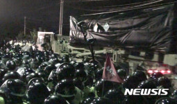 성주골프장 향하는 사드 장비들