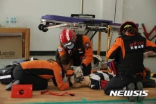 도봉소방서, 소방기술경연대회 평가 받는 소방관들
