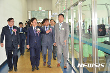 성남종합스포츠센터 둘러보는 이재명 성남시장