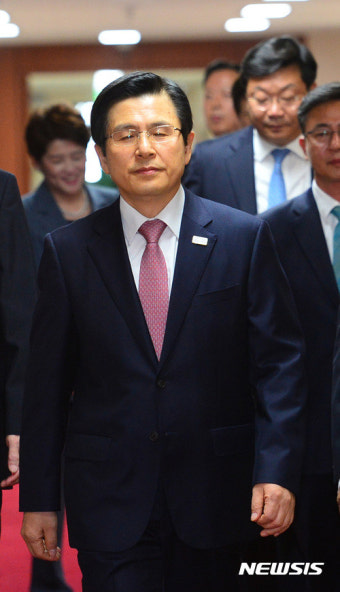 입장하는 황교안 대통령 권한대행