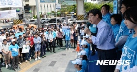 유승민, 건대입구역 사거리서 지지호소