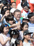 어린이들도 알아요 엄지 척!