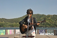 구미, 금오산도립공원 올레길서 공연하는 허만성