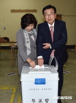서병수 부산시장, 남천1동 제4투표소서 투표