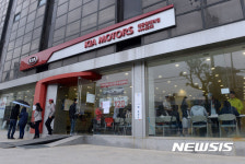 자동차 대리점 이색 투표소