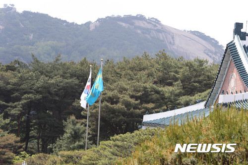 2025년 6월 4일, 이재명 대통령의 임기 시작과 함께 용산 대통령실에 봉황기가 다시 게양된다