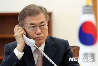 시진핑 국가주성 축하 전화 받는 문재인 대통령
