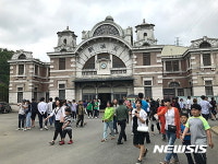 경남 합천 영상테마파크를 찾은 관광객