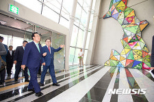 구미, 에코랜드 개장···시설 둘러보는 김관용 경북도지사