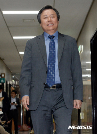 당무위원회 참석하는 도종환