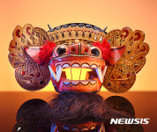 탈이 무려 350개…‘주술·상징·예술 세계의 가면 문화’