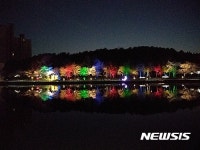 야간조명에 아름답게 빛나는 창원 용지호수공원