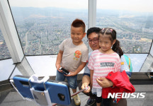 롯데월드타워 전망대 서울스카이, 입양가정 초청 드림티켓
