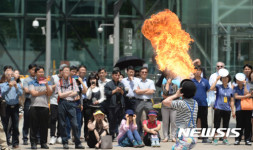 서울광장에서 즐기는 서커스