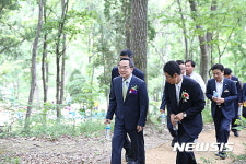 칠곡, 토리유아숲체험원 개원···시설 둘러보는 윤영균 원장