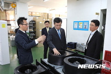 공기청정기 제조업체 찾은 정양호 조달청장
