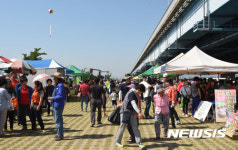 밀양 하남 뚝방 주말장터 성황