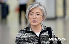 발언하는 강경화