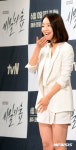 환하게 웃는 신혜선