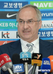 각오 밝히는 슈틸리케