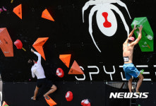 아슬아슬, 인공 암벽 등반